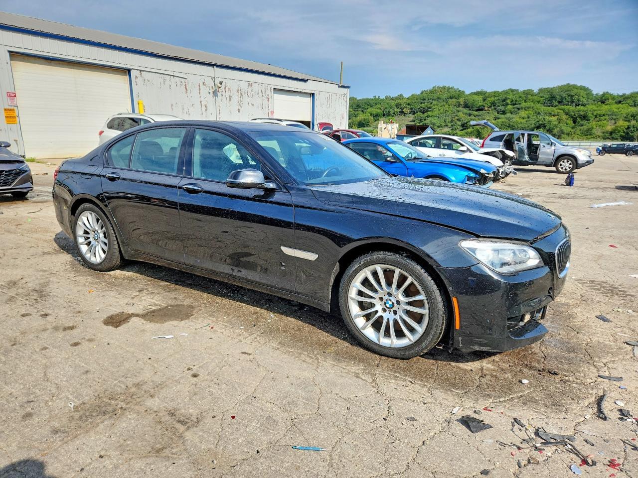 2015 BMW 750 XI — Фото 4 из 13
