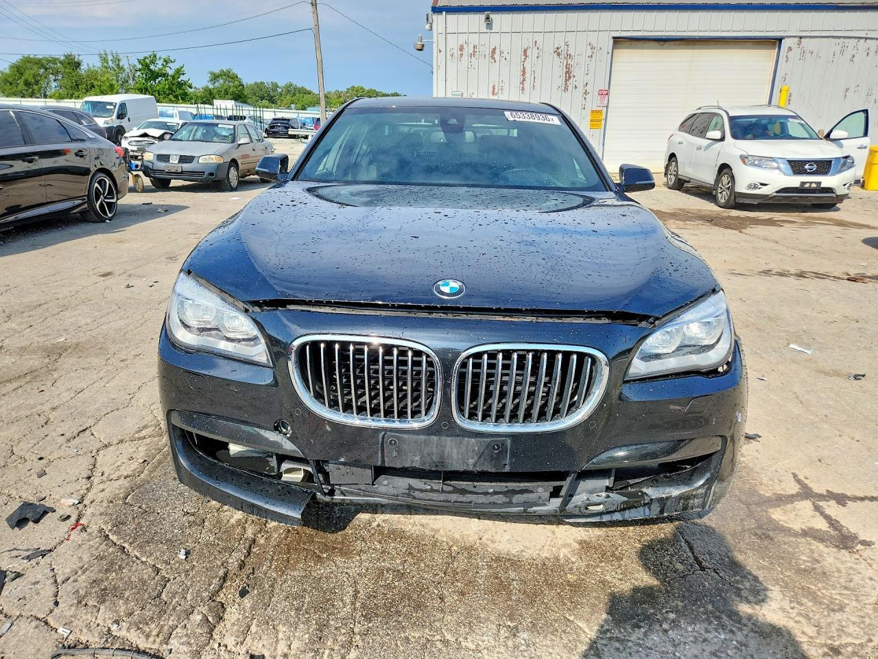 2015 BMW 750 XI — Фото 5 из 13