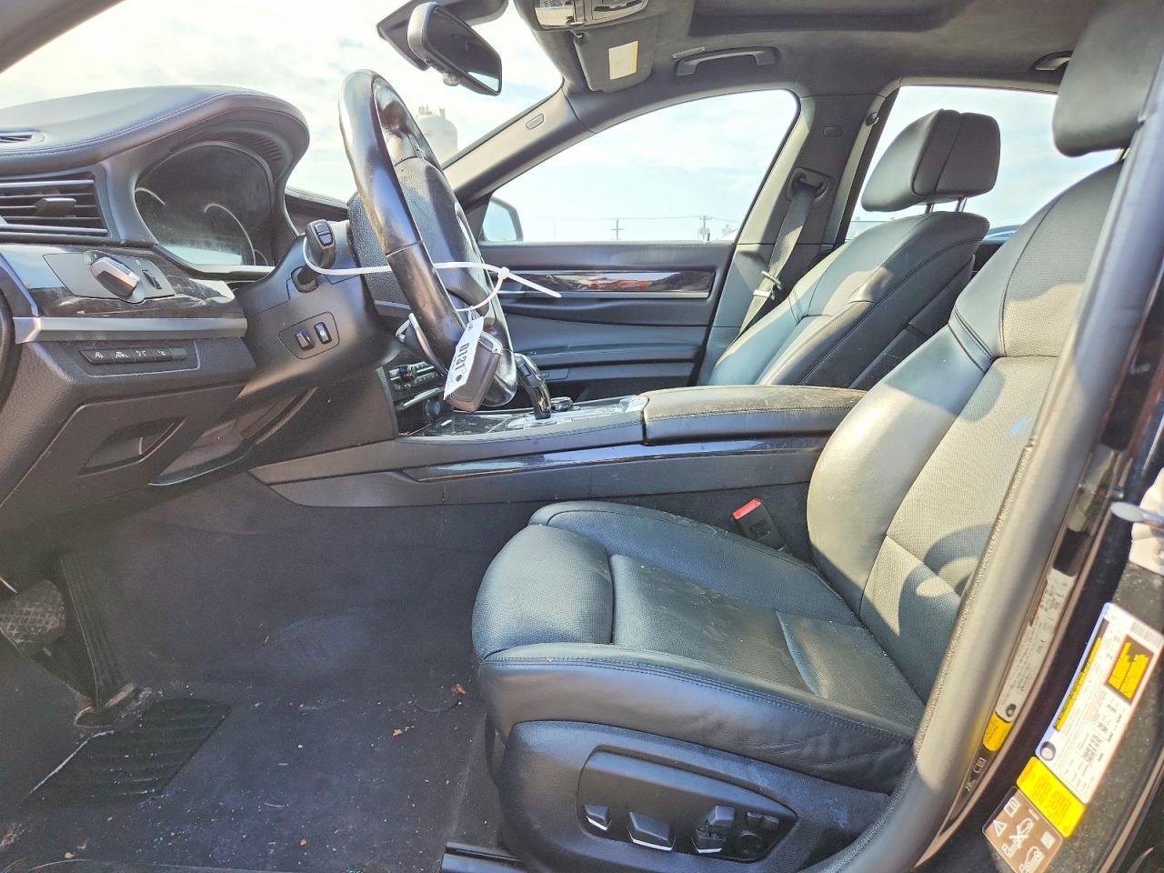 2015 BMW 750 XI — Фото 7 из 13