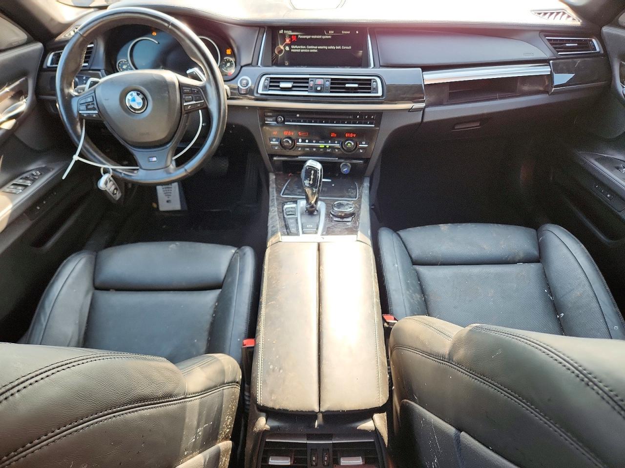 2015 BMW 750 XI — Фото 8 из 13