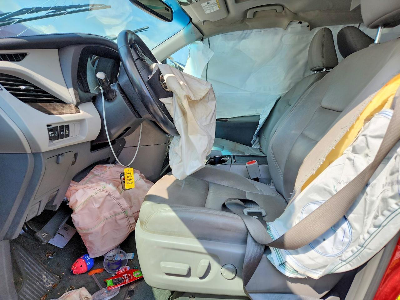2017 TOYOTA SIENNA XLE PREMIUM 8-PASSENGER — Фото 7 из 12