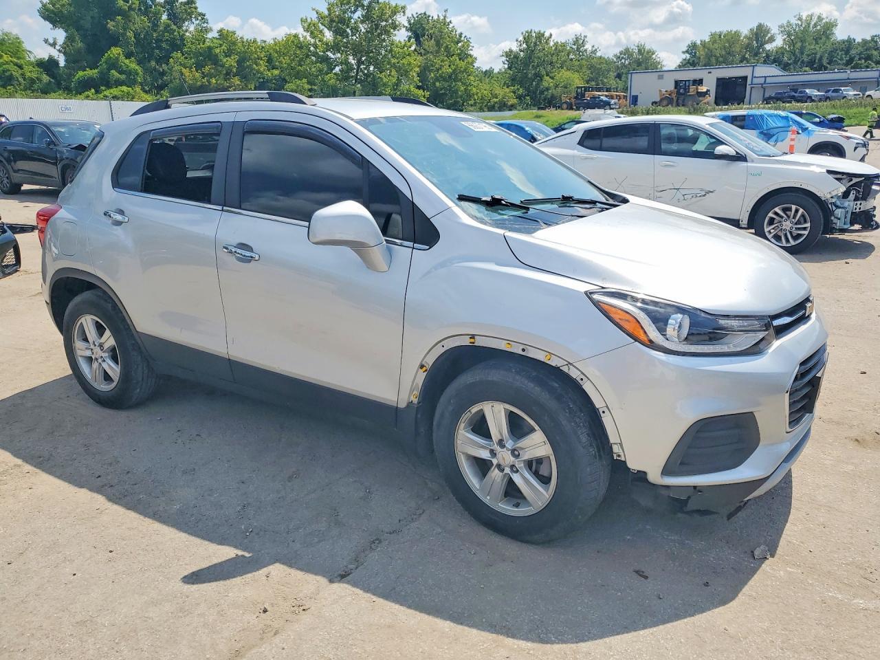 2018 CHEVROLET TRAX 1LT — Фото 4 из 13