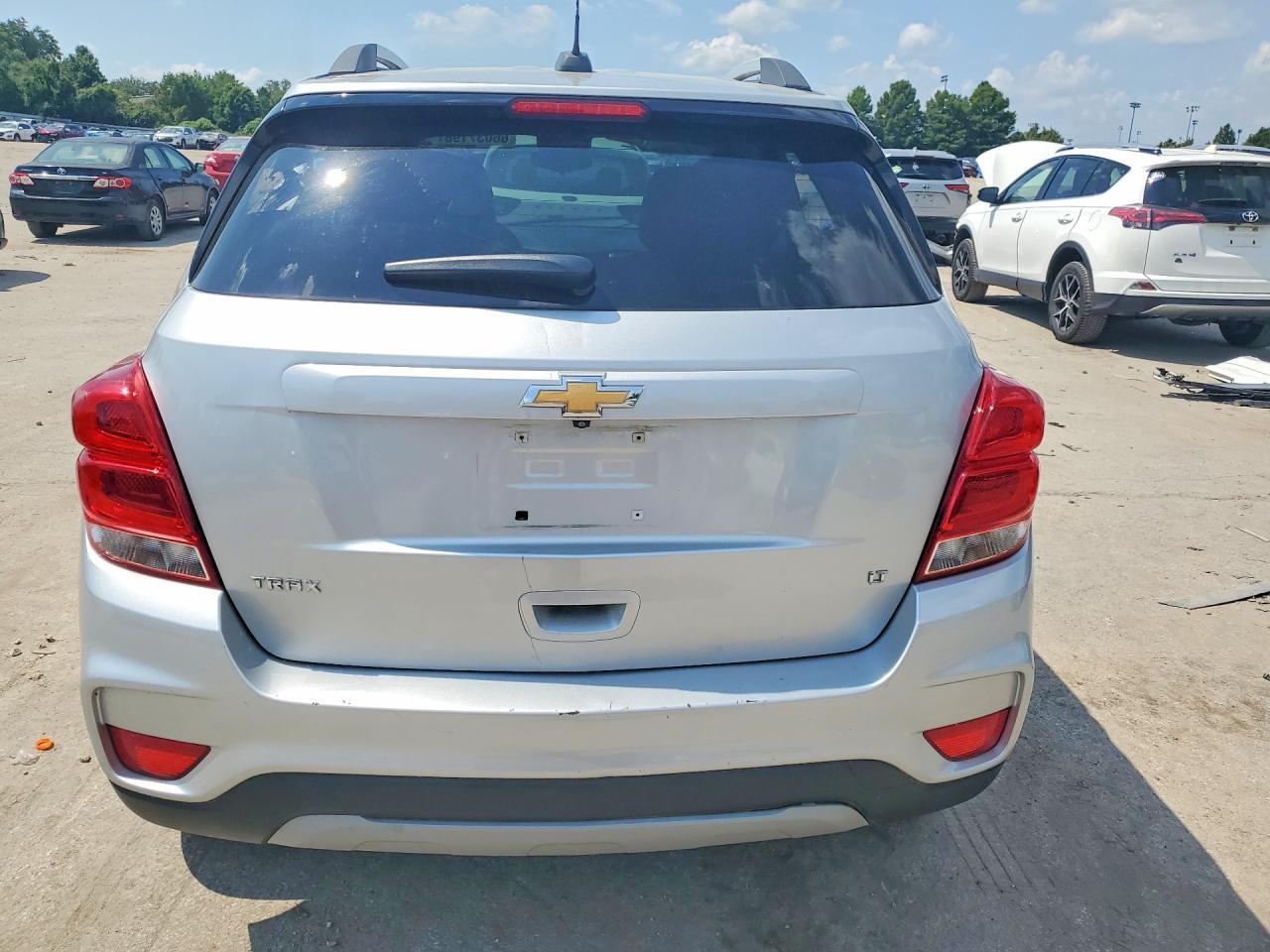 2018 CHEVROLET TRAX 1LT — Фото 6 из 13