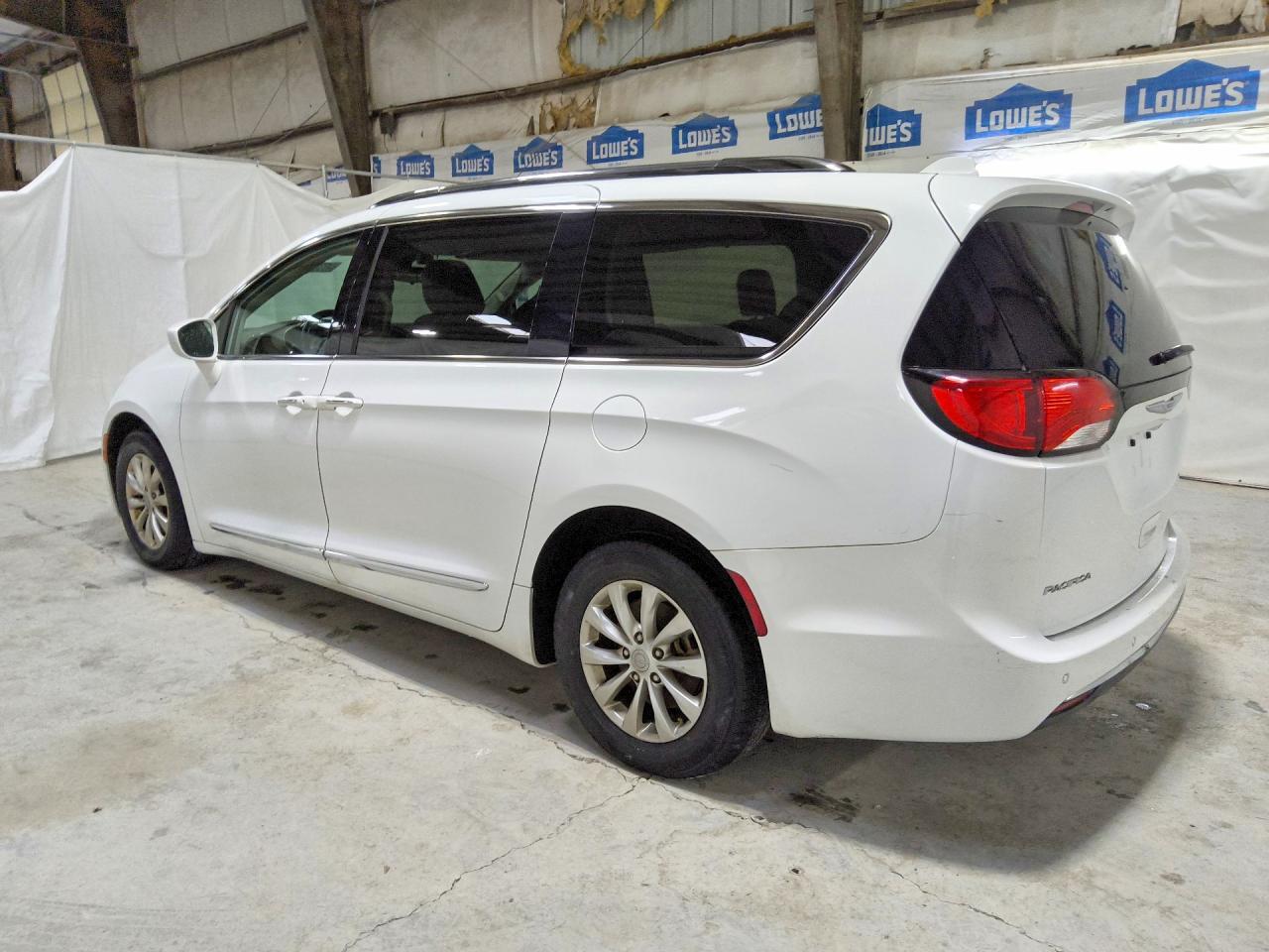 2018 CHRYSLER PACIFICA TOURING L — Фото 2 из 13