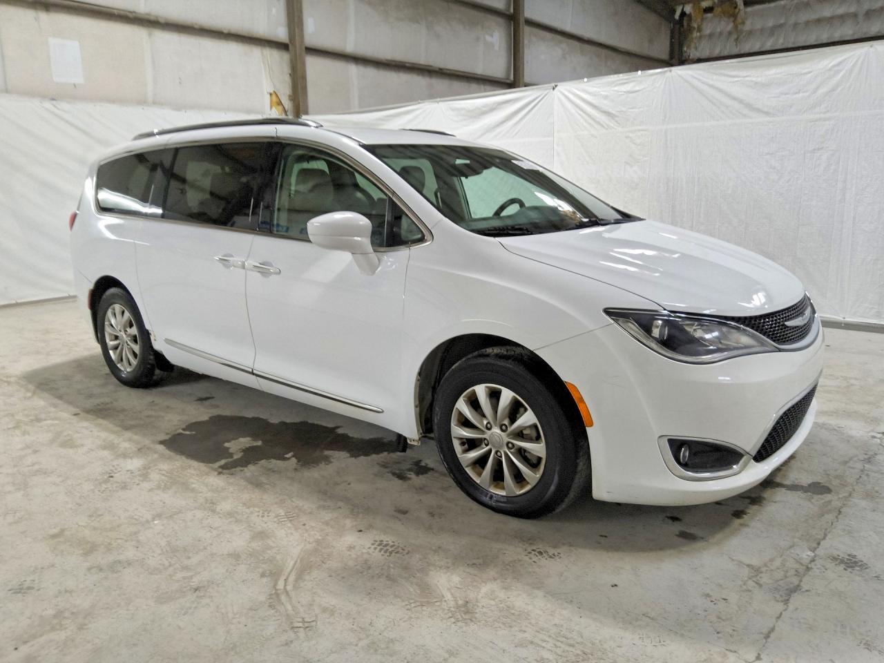2018 CHRYSLER PACIFICA TOURING L — Фото 4 из 13