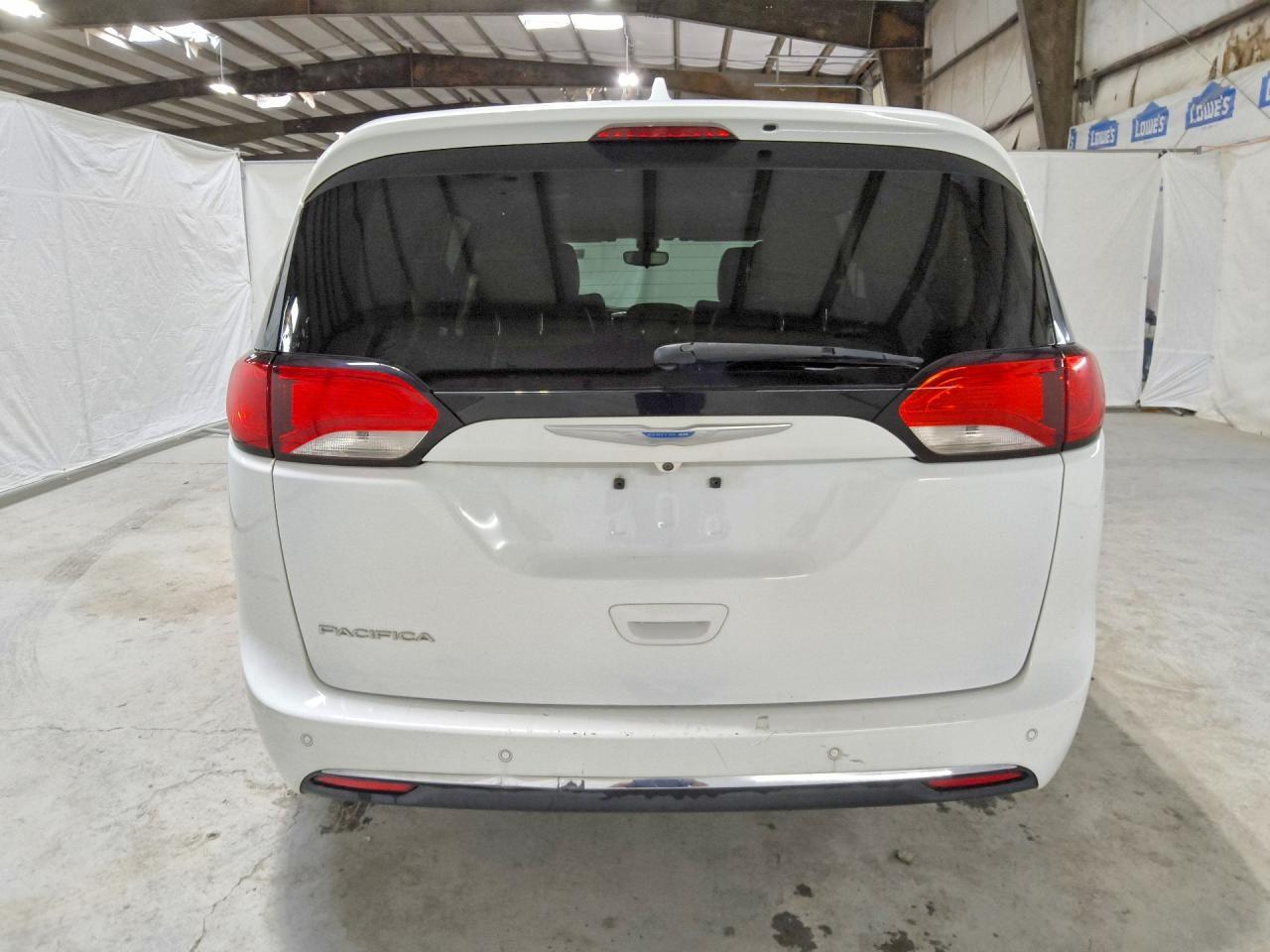2018 CHRYSLER PACIFICA TOURING L — Фото 6 из 13