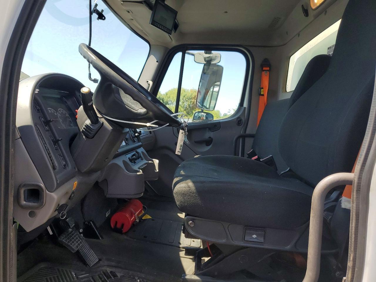 2018 FREIGHTLINER BUSINESS CLASS M2 BOX TRUCK — Фото 7 из 13