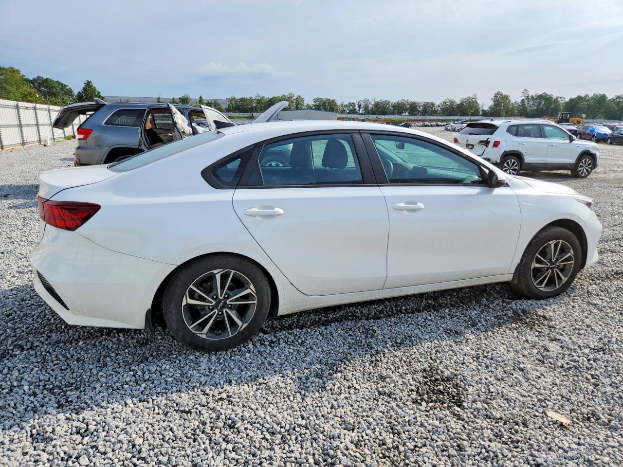 2023 KIA FORTE LXS — Фото 3 из 12