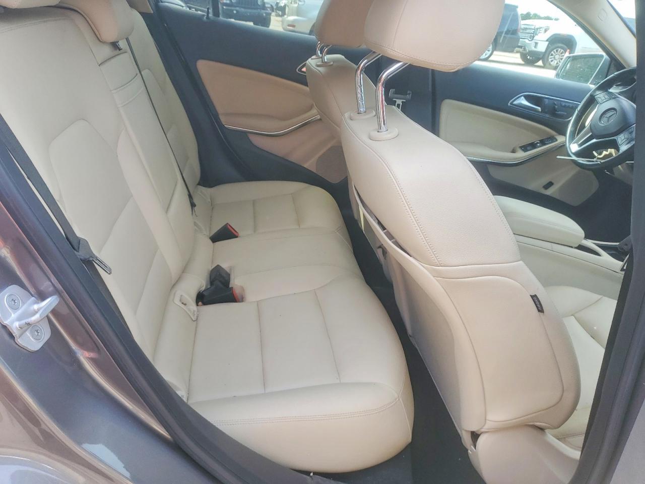 2015 MERCEDES-BENZ GLA 250 4MATIC — Фото 10 из 12