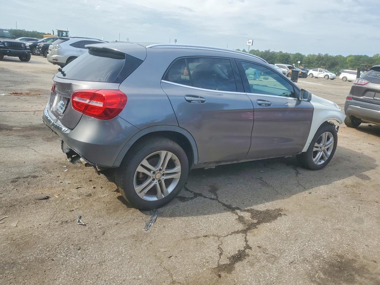 2015 MERCEDES-BENZ GLA 250 4MATIC — Фото 3 из 12