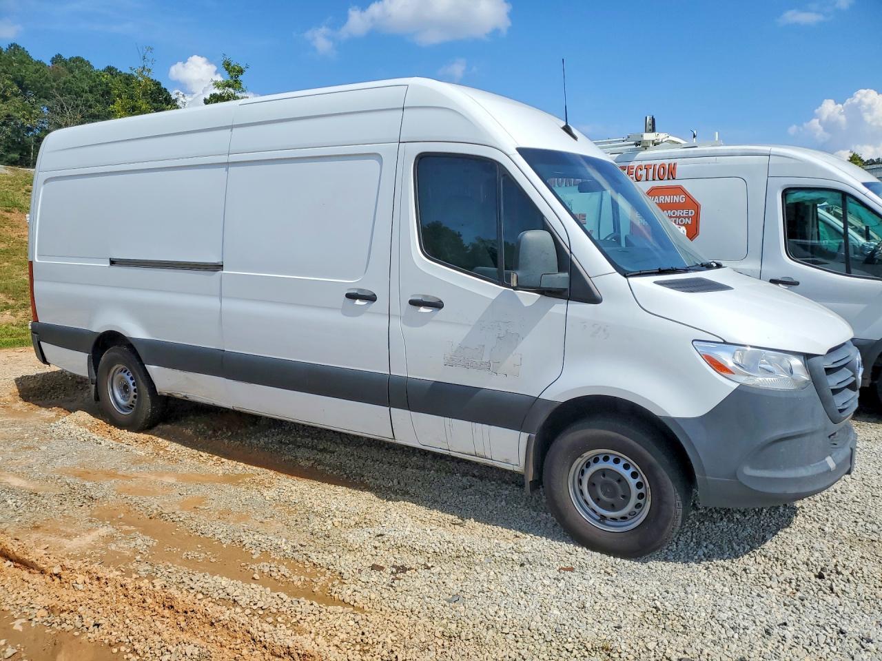 2023 MERCEDES-BENZ SPRINTER 2500 DELIVERY VAN — Фото 4 из 13