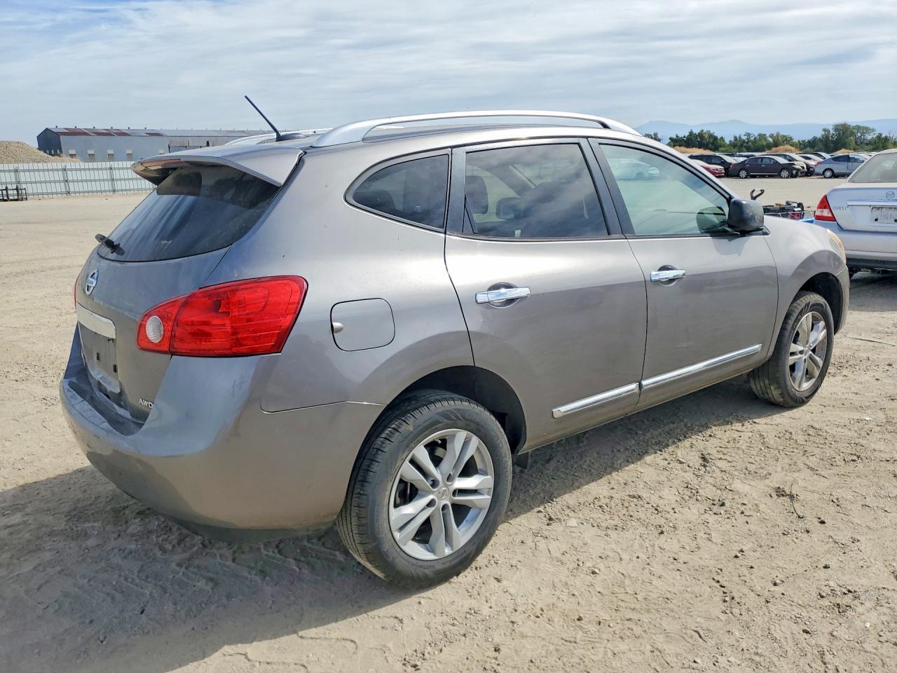 JN8AS5MV1FW753760 2015 NISSAN ROGUE SELECT photo no. 3