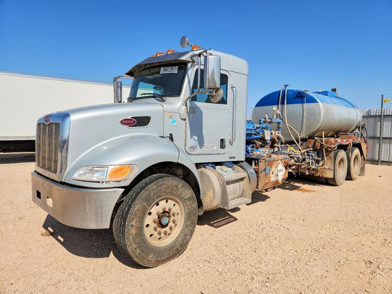 2015 PETERBILT 348 FUEL TRUCK — Фото 2 из 10
