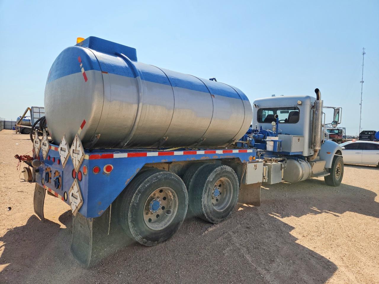 2015 PETERBILT 348 FUEL TRUCK — Фото 4 из 10