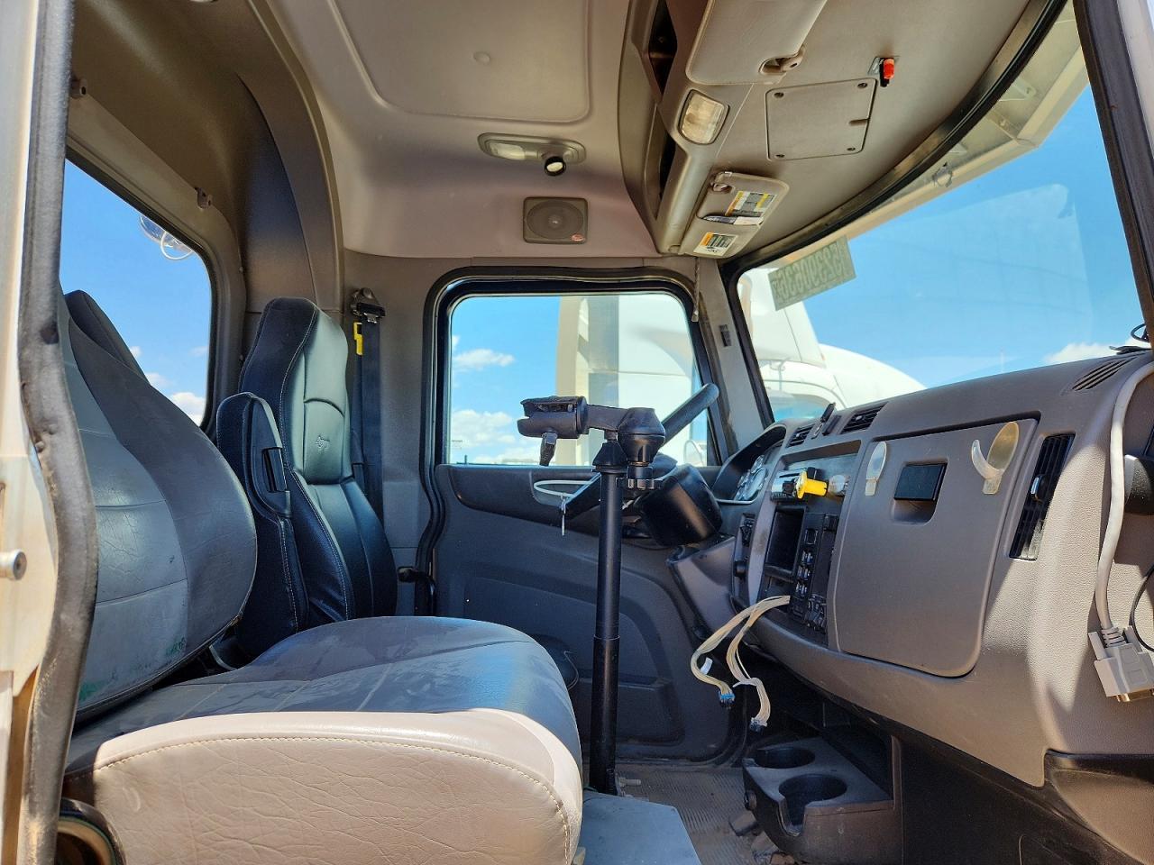 2015 PETERBILT 348 FUEL TRUCK — Фото 5 из 10