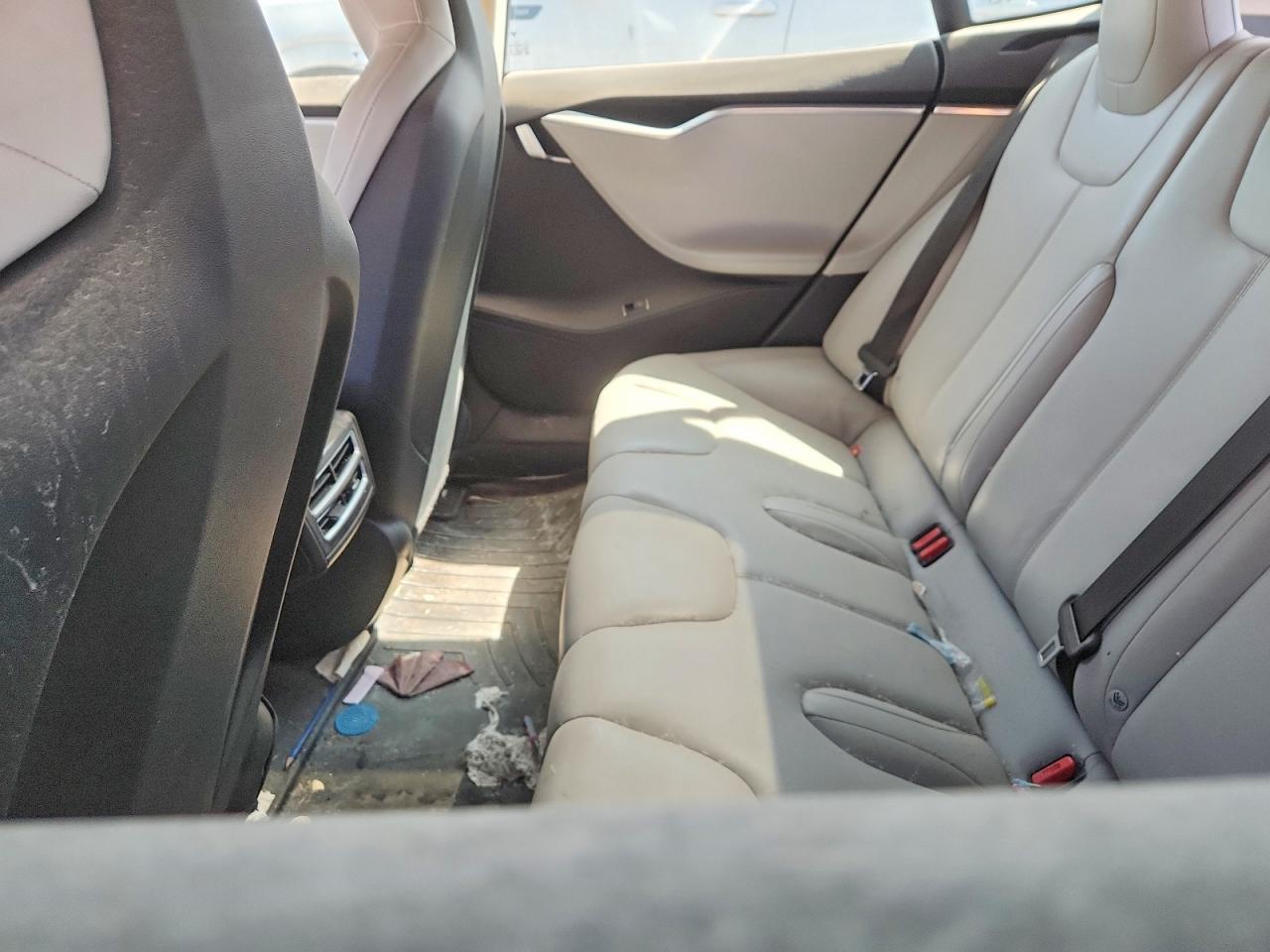 2015 TESLA MODEL S 85D — Фото 10 из 12
