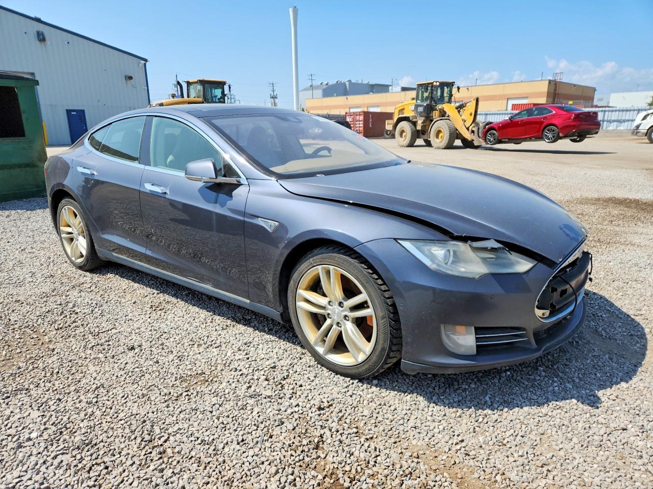 2015 TESLA MODEL S 85D — Фото 4 из 12