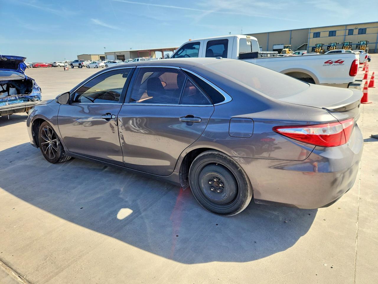 2015 TOYOTA CAMRY XSE — Фото 2 из 12