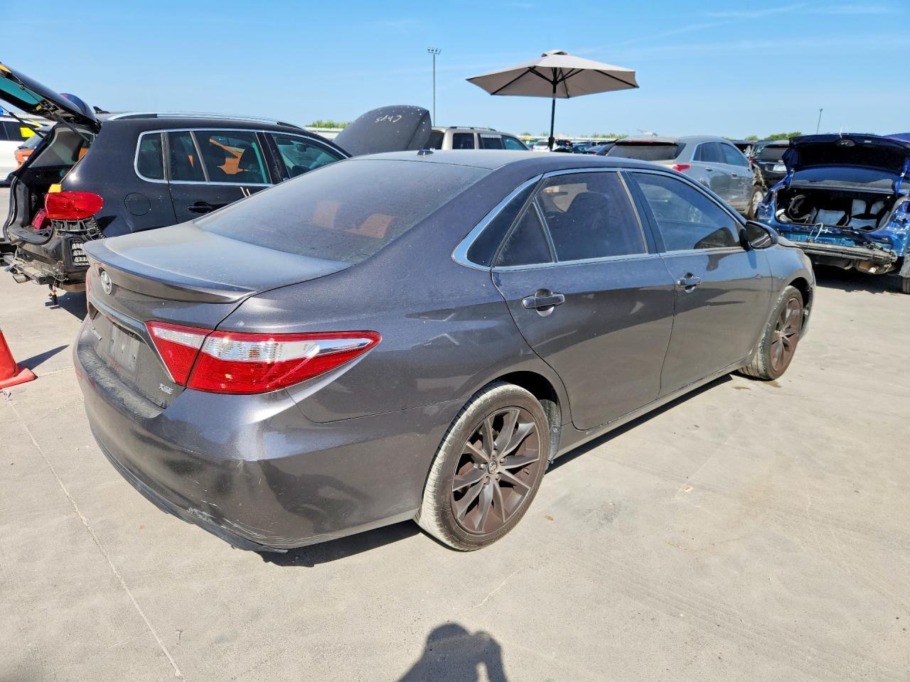 2015 TOYOTA CAMRY XSE — Фото 3 из 12