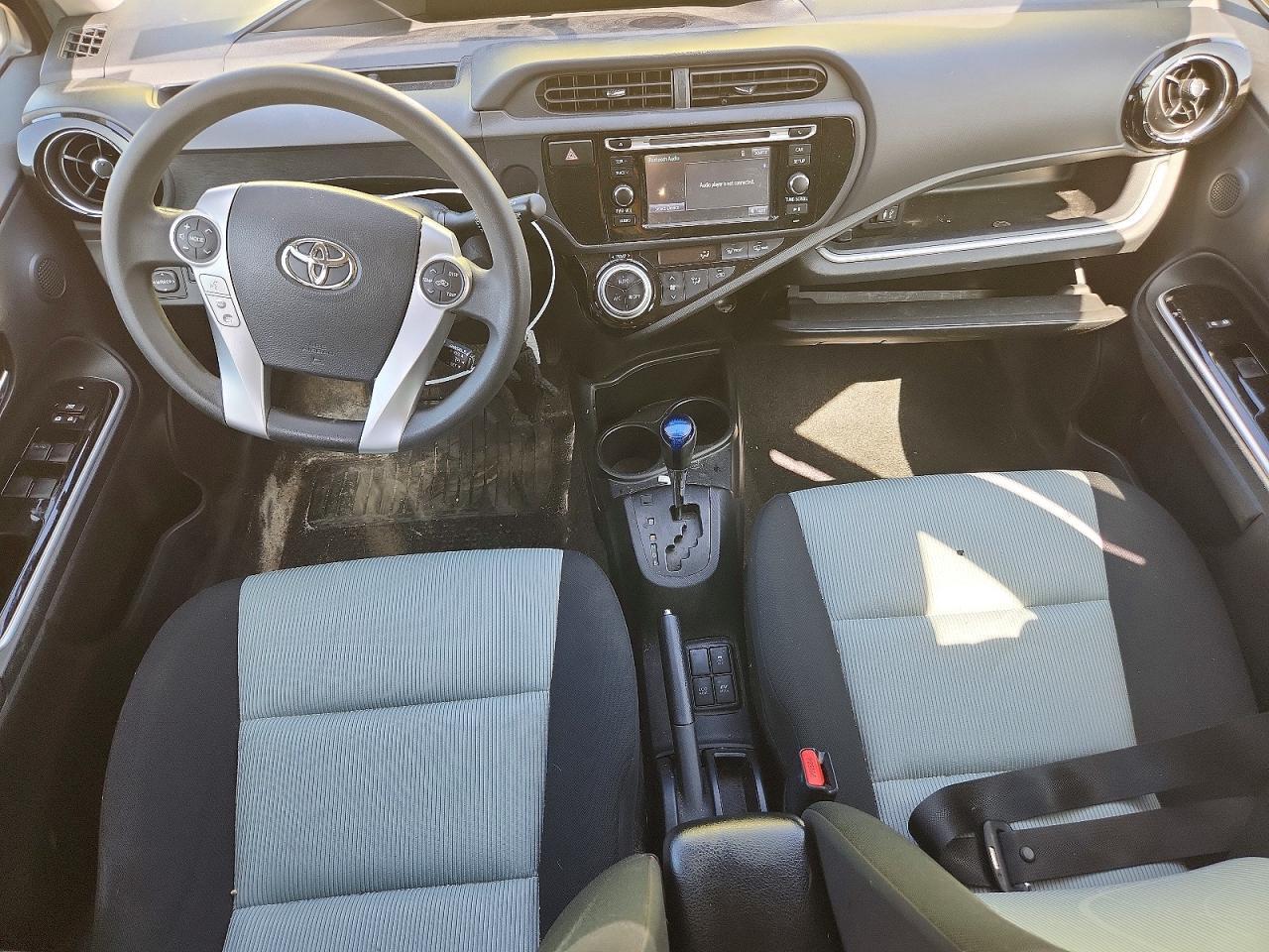 2015 TOYOTA PRIUS C ONE — Фото 8 из 13