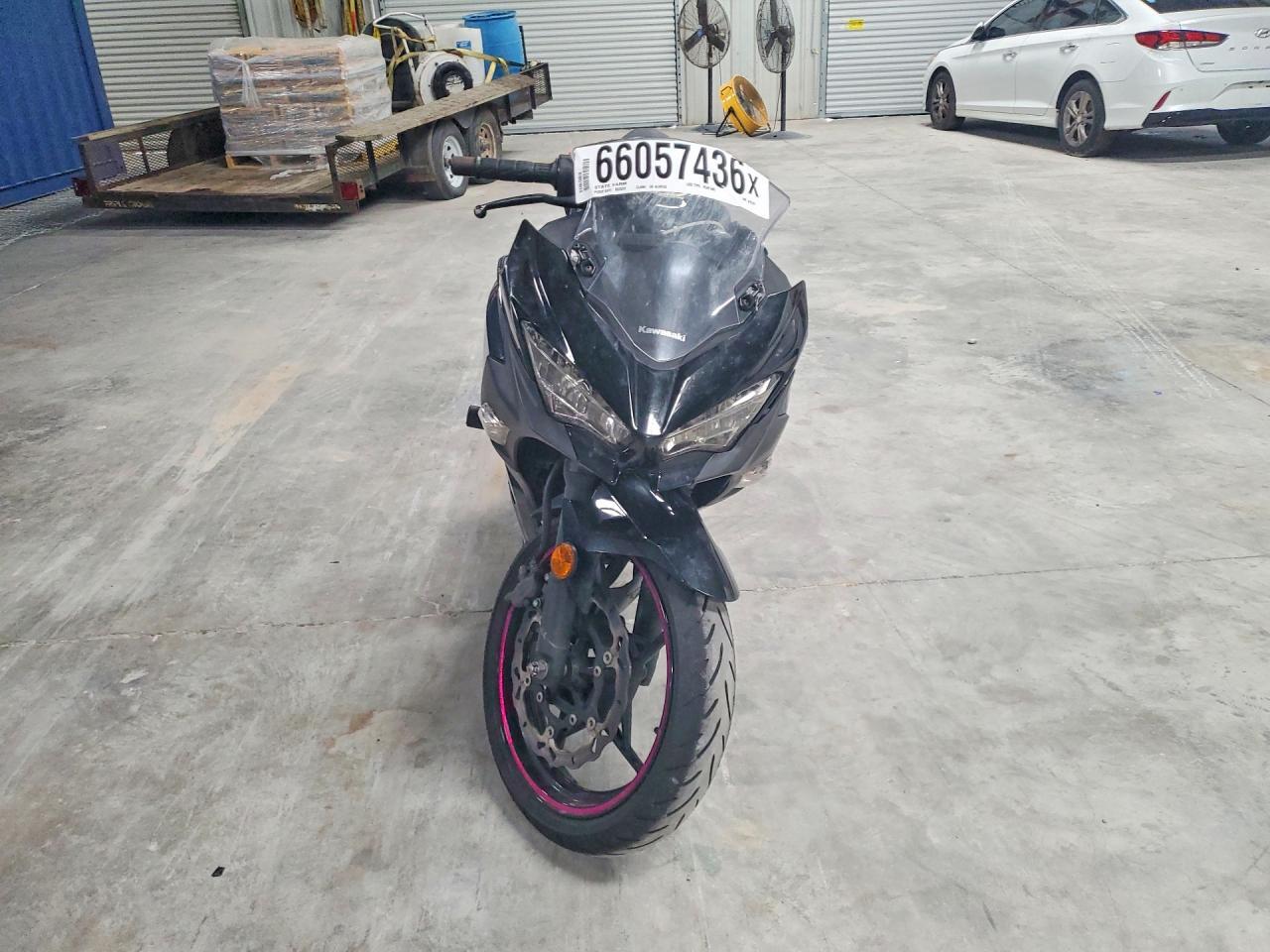 JKAEXKH11JDA12191 2018 KAWASAKI EX400 photo no. 2