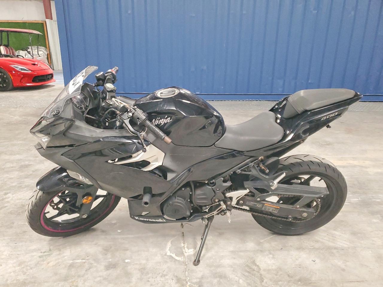 JKAEXKH11JDA12191 2018 KAWASAKI EX400 photo no. 3