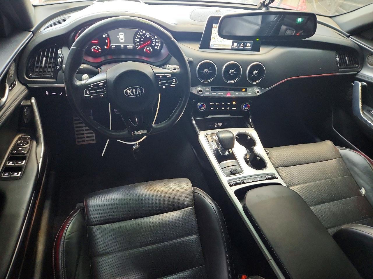 2018 KIA STINGER GT2 — Фото 8 из 12