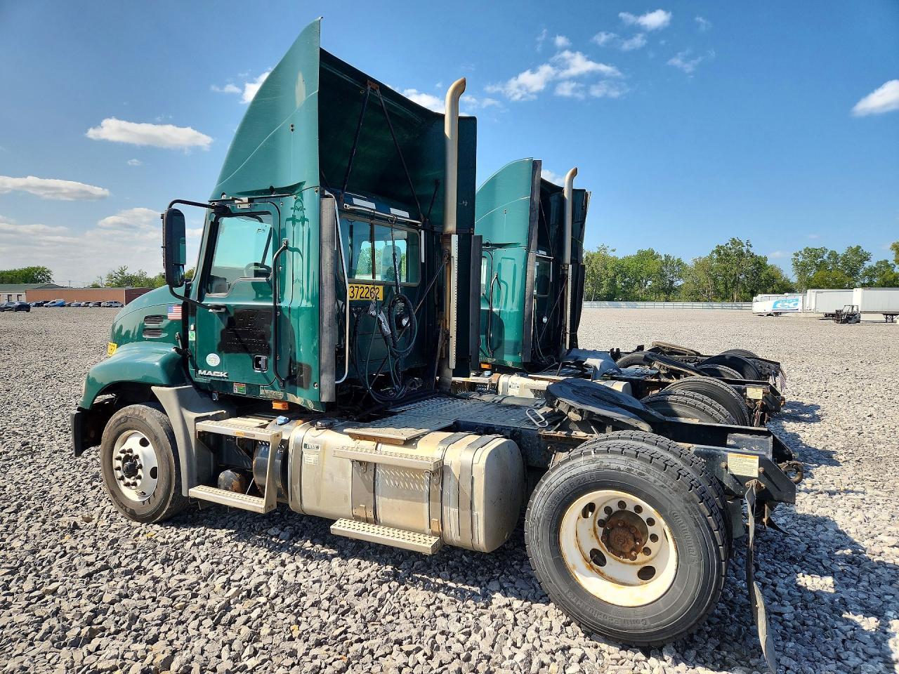 2018 MACK CXU612 SEMI TRUCK — Фото 2 из 13