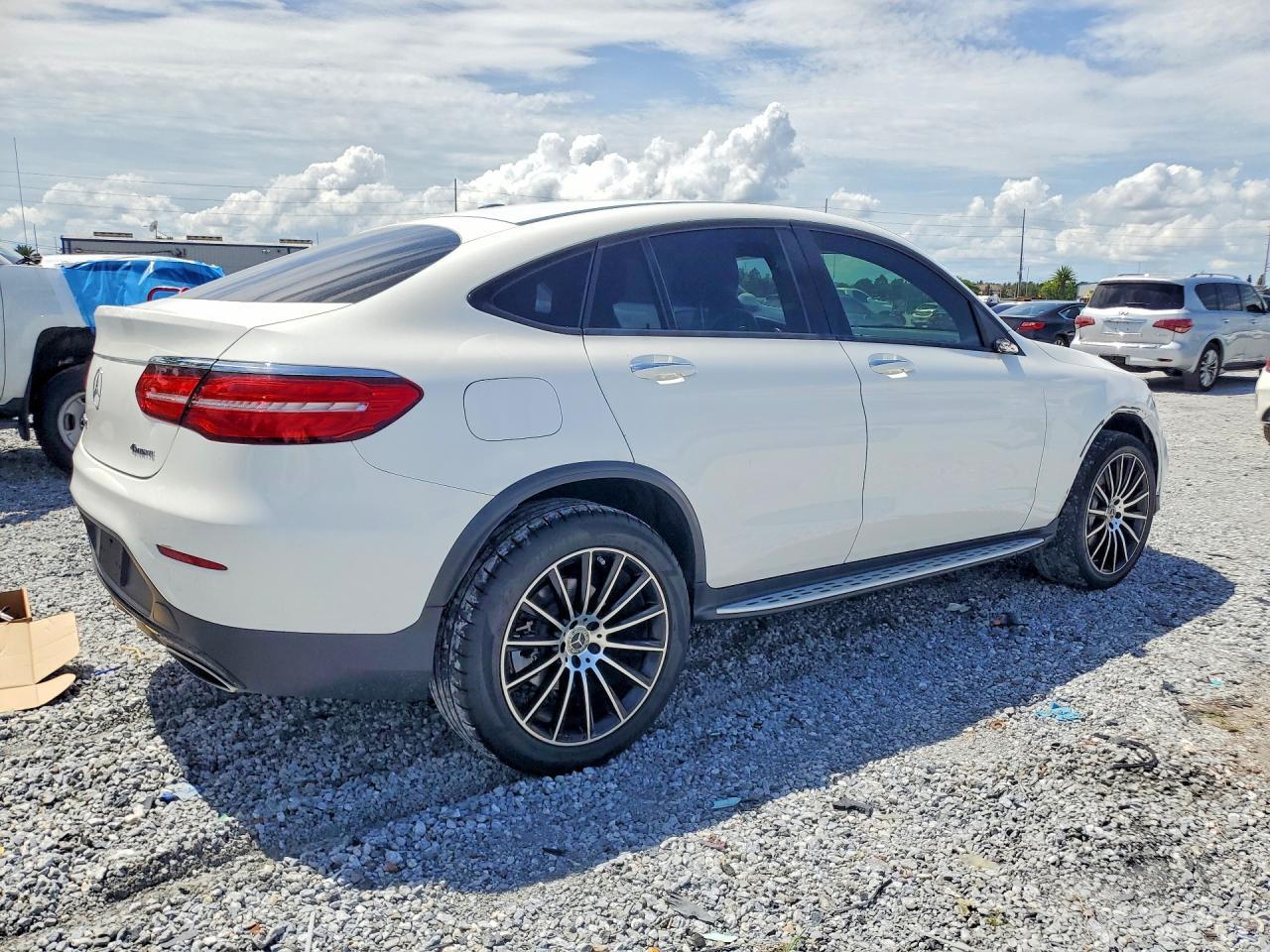 2018 MERCEDES-BENZ GLC COUPE 300 4MATIC — Фото 3 из 13