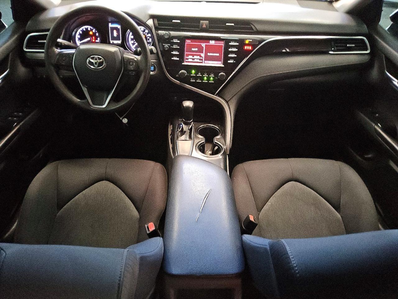 2018 TOYOTA CAMRY LE — Фото 8 из 12