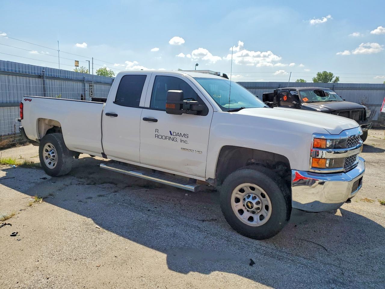 2019 CHEVROLET SILVERADO K2500 HEAVY DUTY — Фото 4 из 12