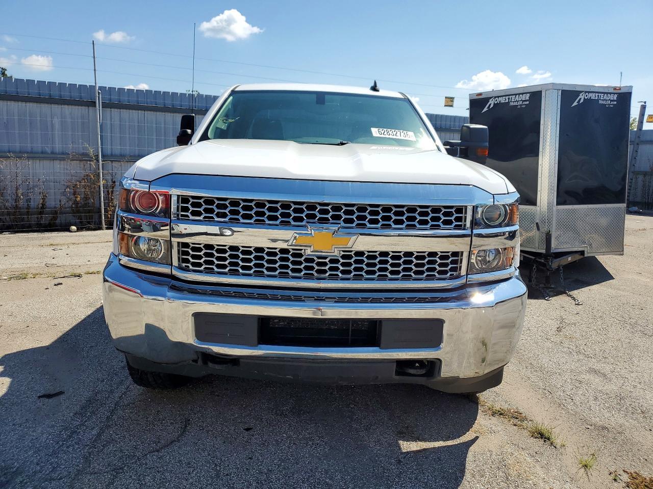 2019 CHEVROLET SILVERADO K2500 HEAVY DUTY — Фото 5 из 12