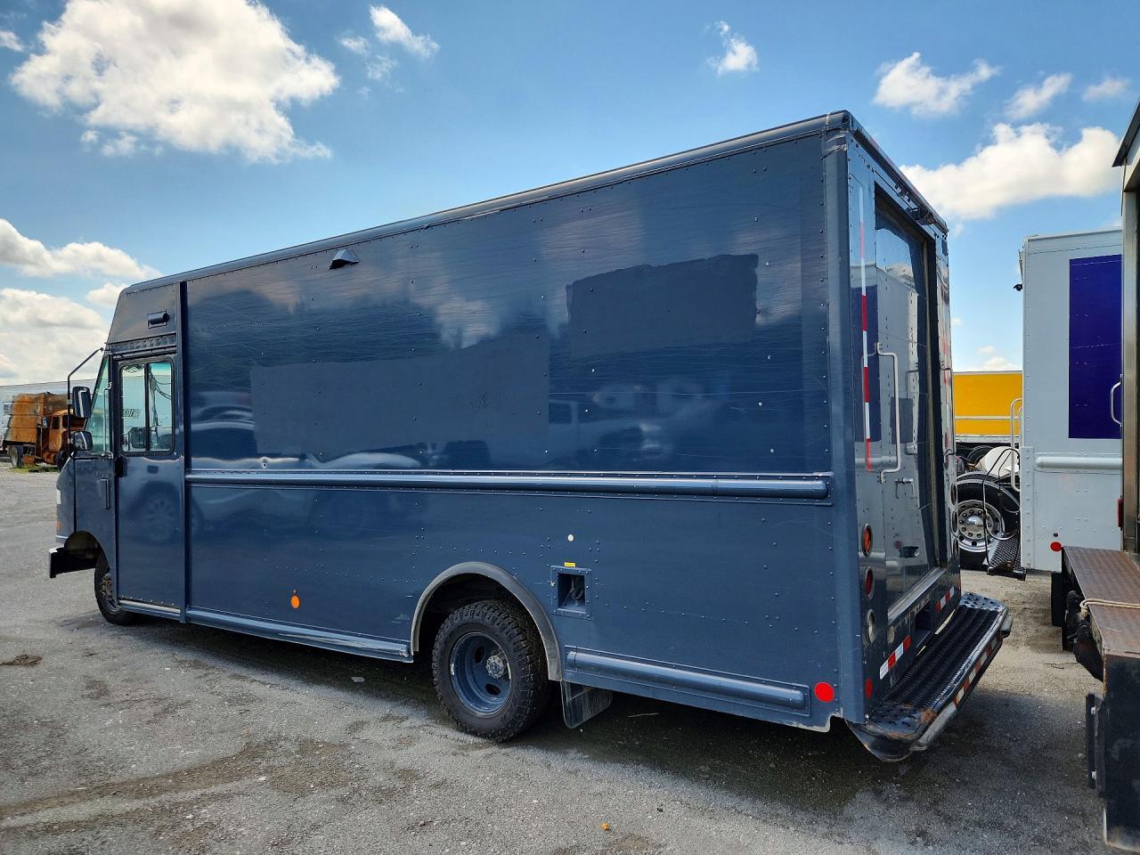 2019 FORD E450 DELIVERY TRUCK — Фото 2 из 13