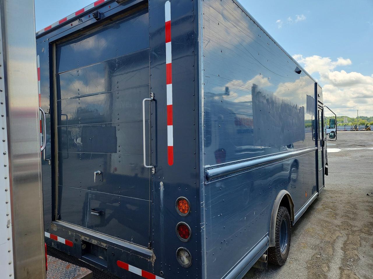 2019 FORD E450 DELIVERY TRUCK — Фото 3 из 13