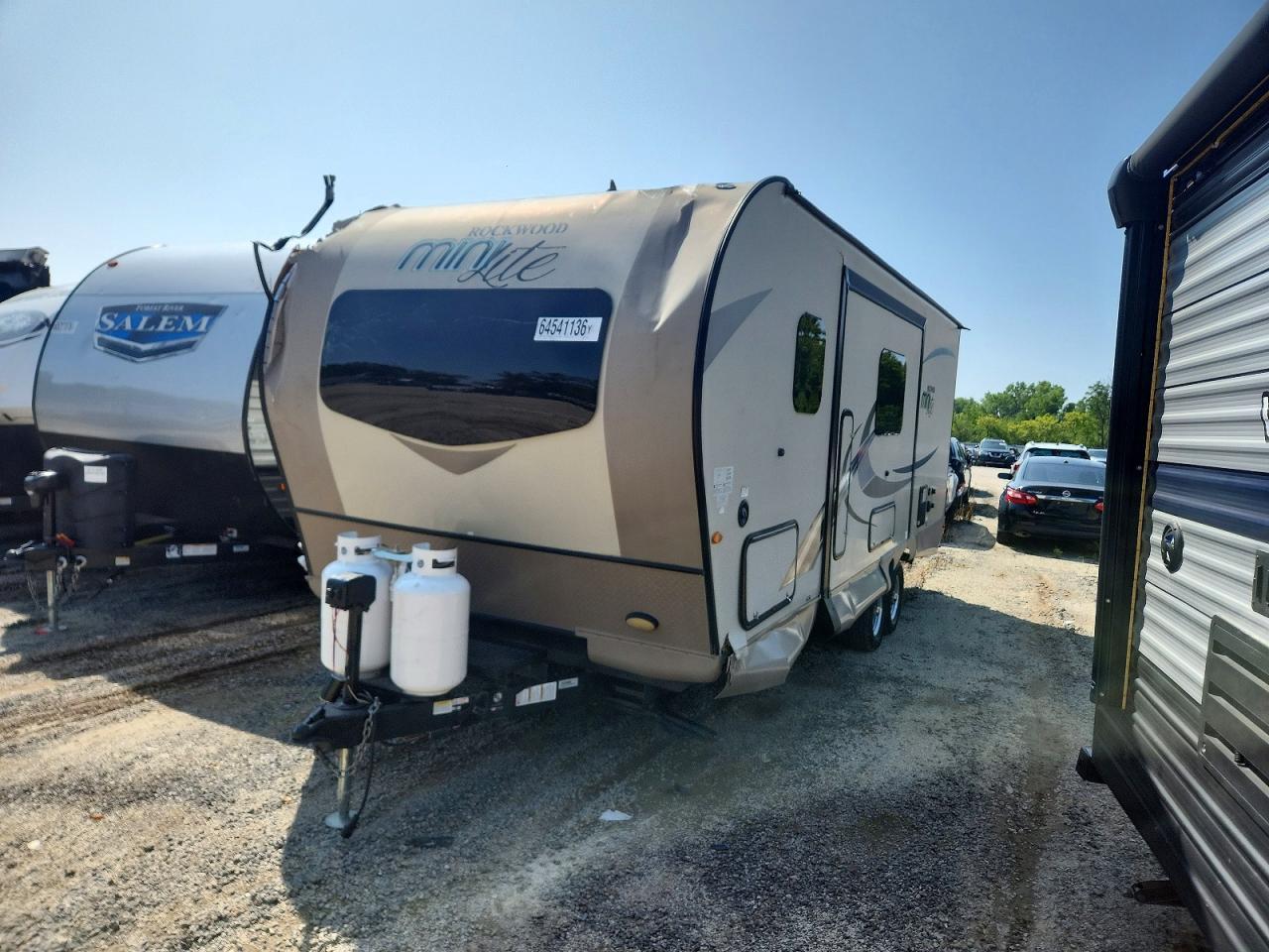 2019 FOREST RIVER ROCKWOOD MINI LITE CAMPER — Фото 2 из 10