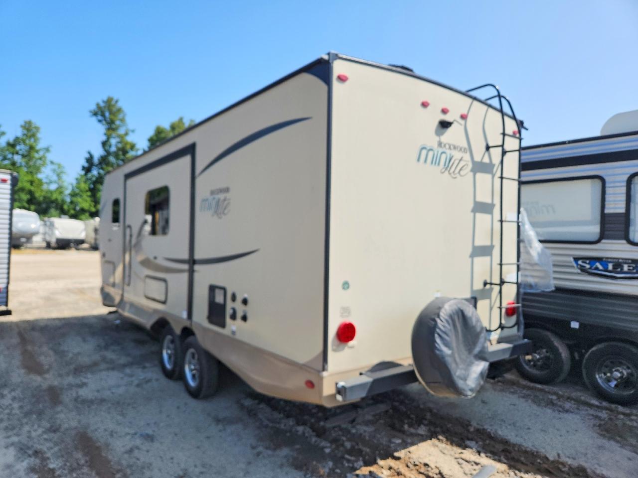 2019 FOREST RIVER ROCKWOOD MINI LITE CAMPER — Фото 3 из 10