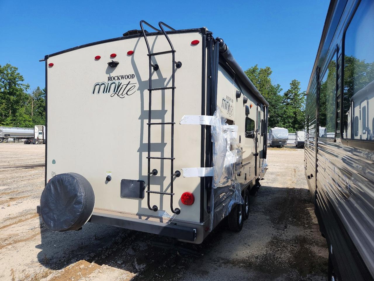 2019 FOREST RIVER ROCKWOOD MINI LITE CAMPER — Фото 4 из 10