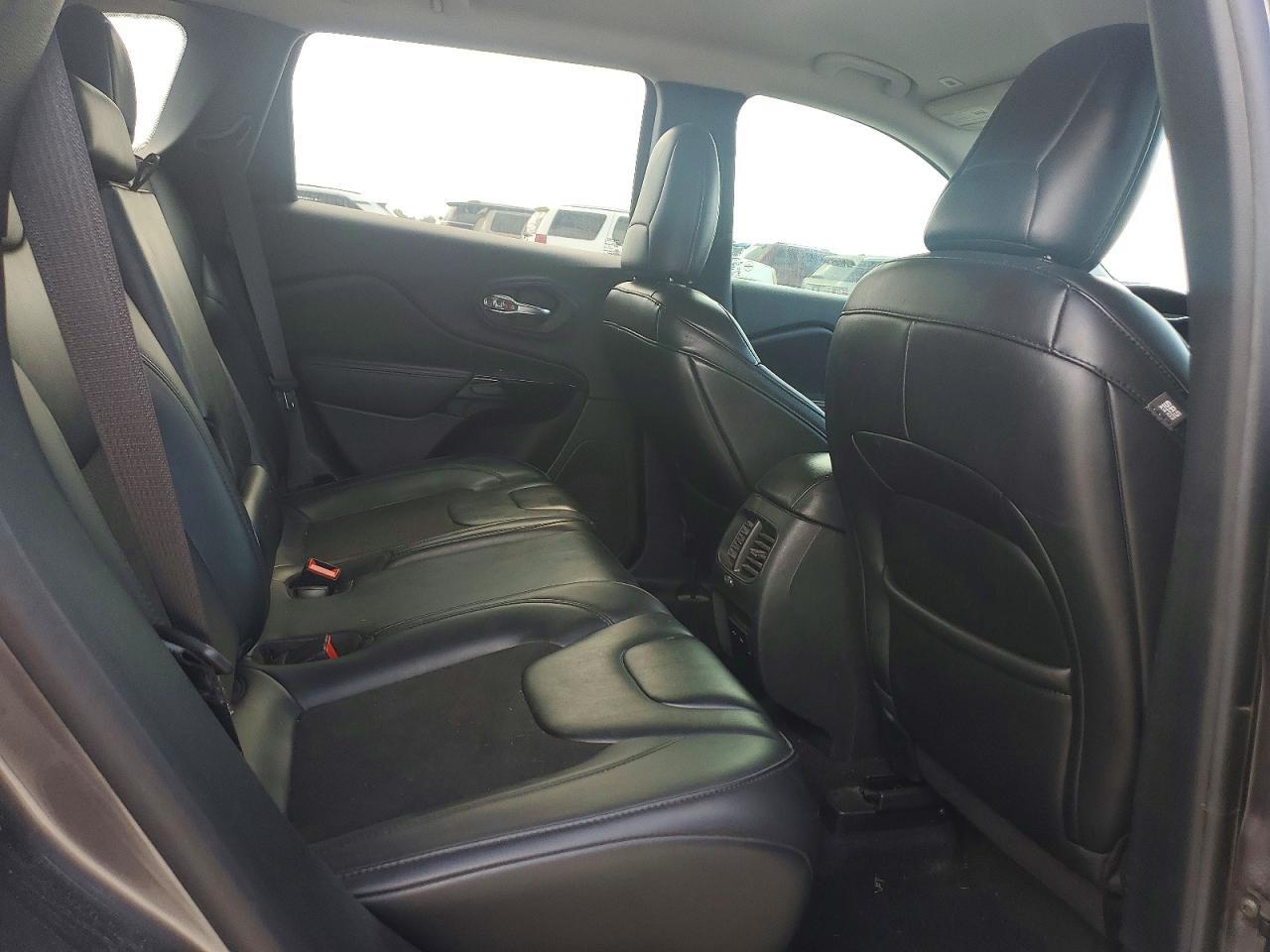 2019 JEEP CHEROKEE LATITUDE PLUS — Фото 10 из 13