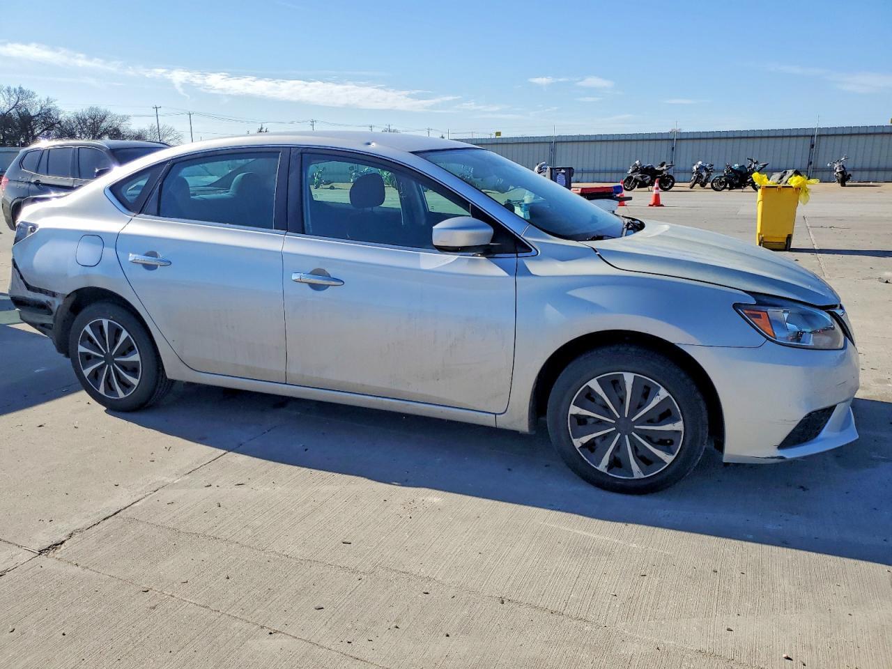 2019 NISSAN SENTRA S — Фото 4 из 13