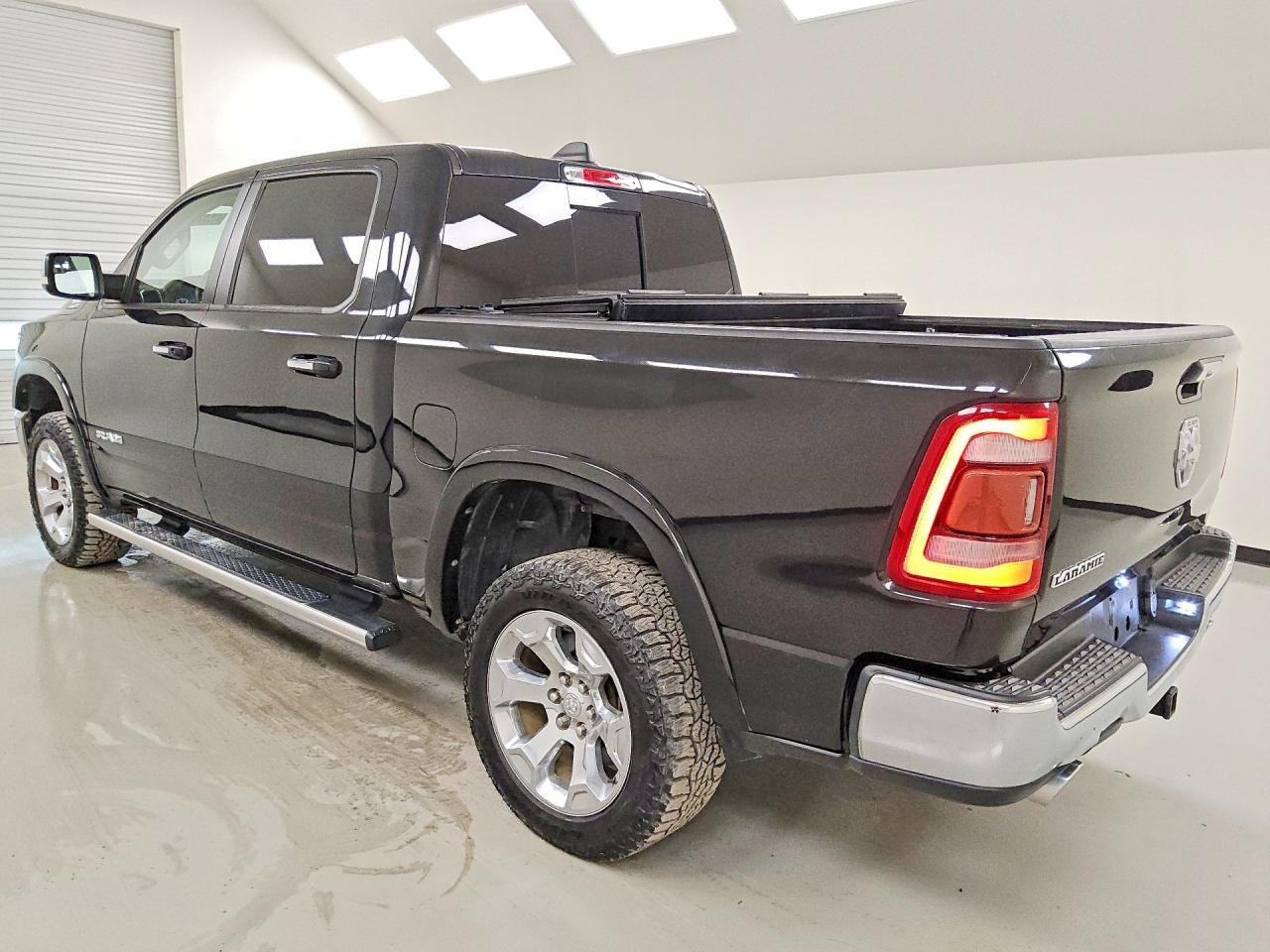 2019 RAM 1500 LARAMIE — Фото 2 из 12