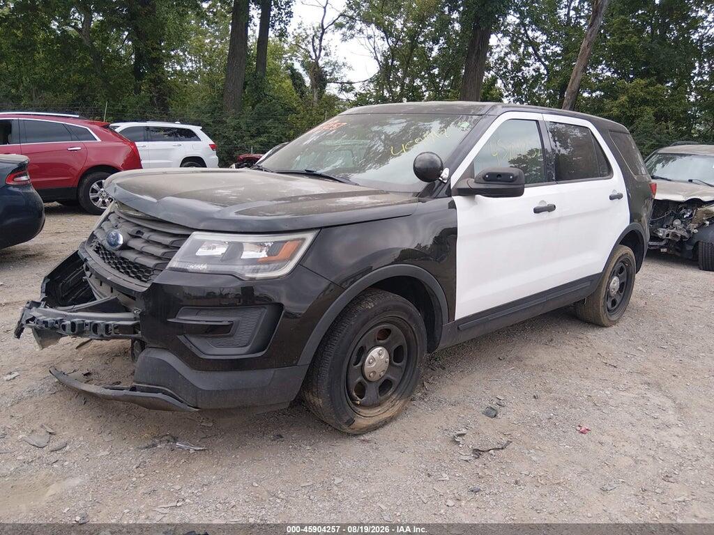 1FM5K8AR0JGB59133 2018 FORD POLICE INTERCEPTOR UTILITY photo no. 2