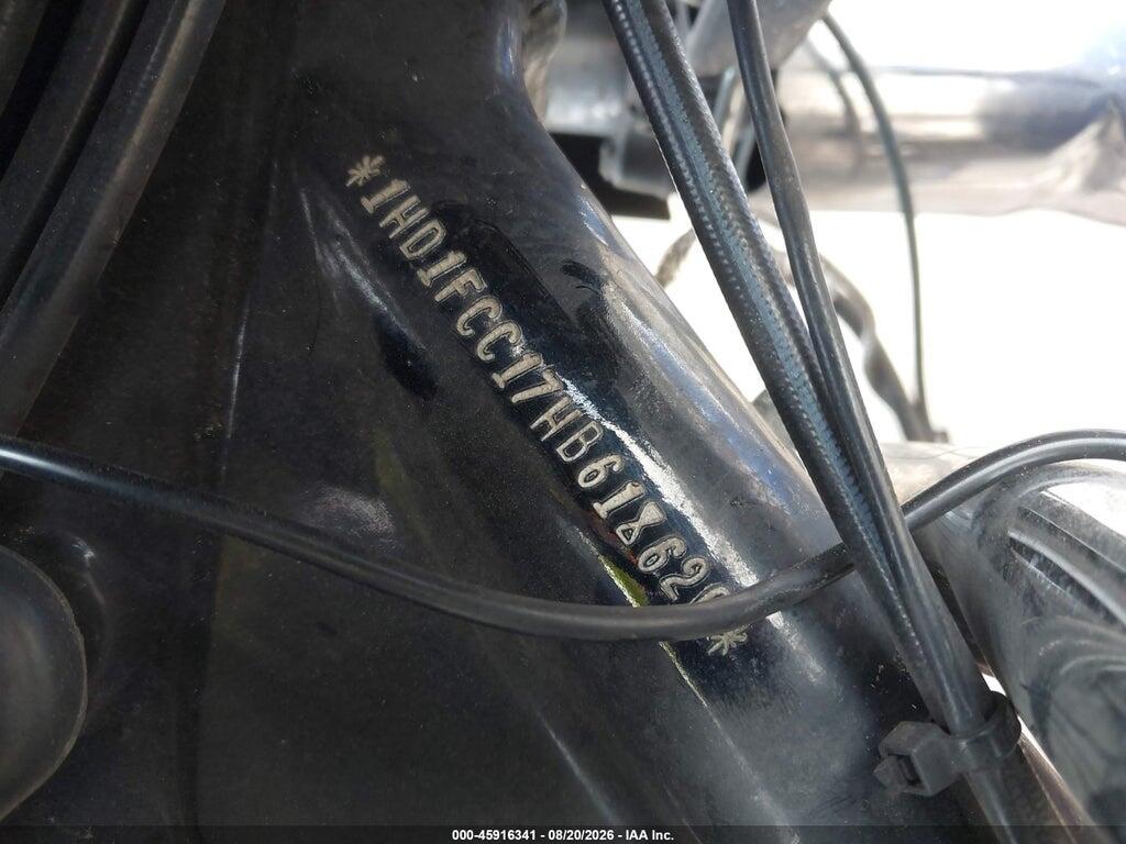 1HD1FCC17HB618620 2017 HARLEY-DAVIDSON FLHTCU photo no. 10