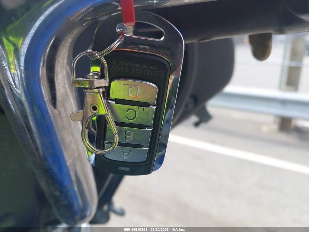 1HD1FCC17HB618620 2017 HARLEY-DAVIDSON FLHTCU photo no. 11