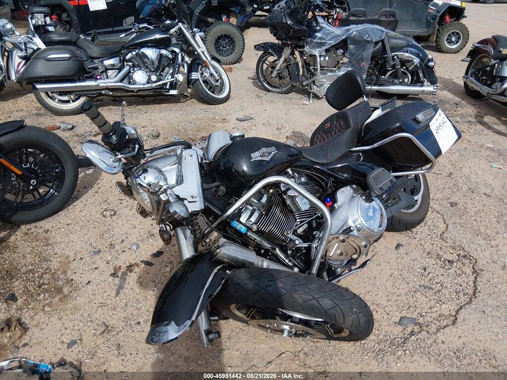 2018 HARLEY-DAVIDSON FLHR 1HD1FBC15JB667802