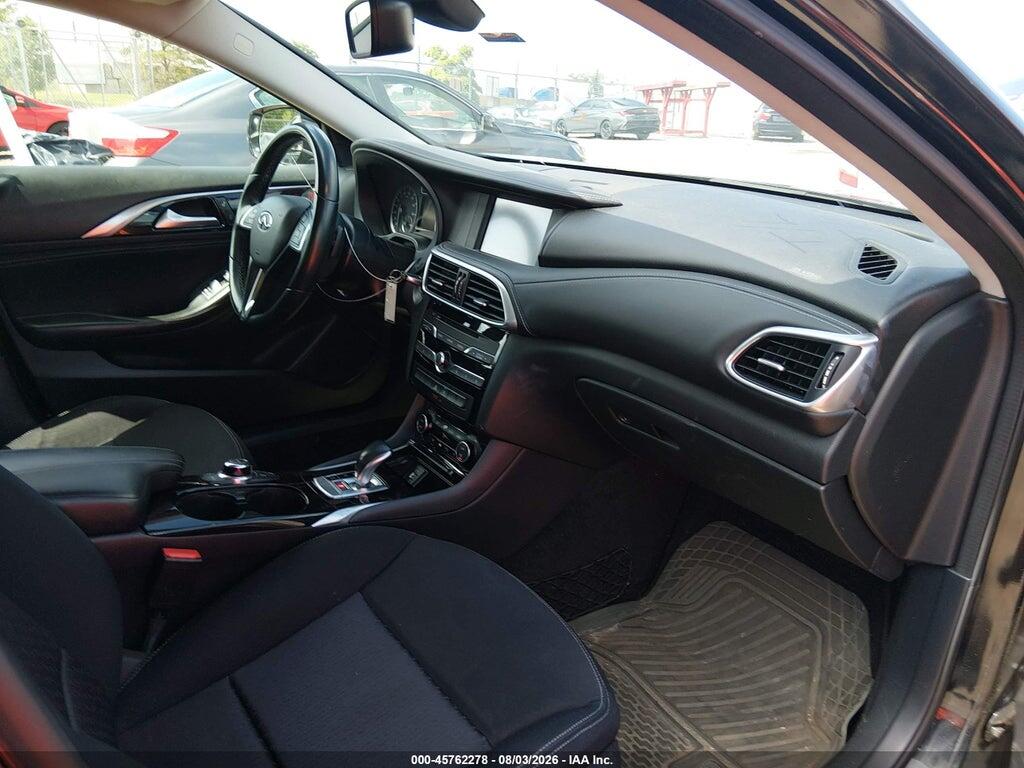 SJKCH5CP9JA004729 2018 INFINITI QX30 photo no. 5