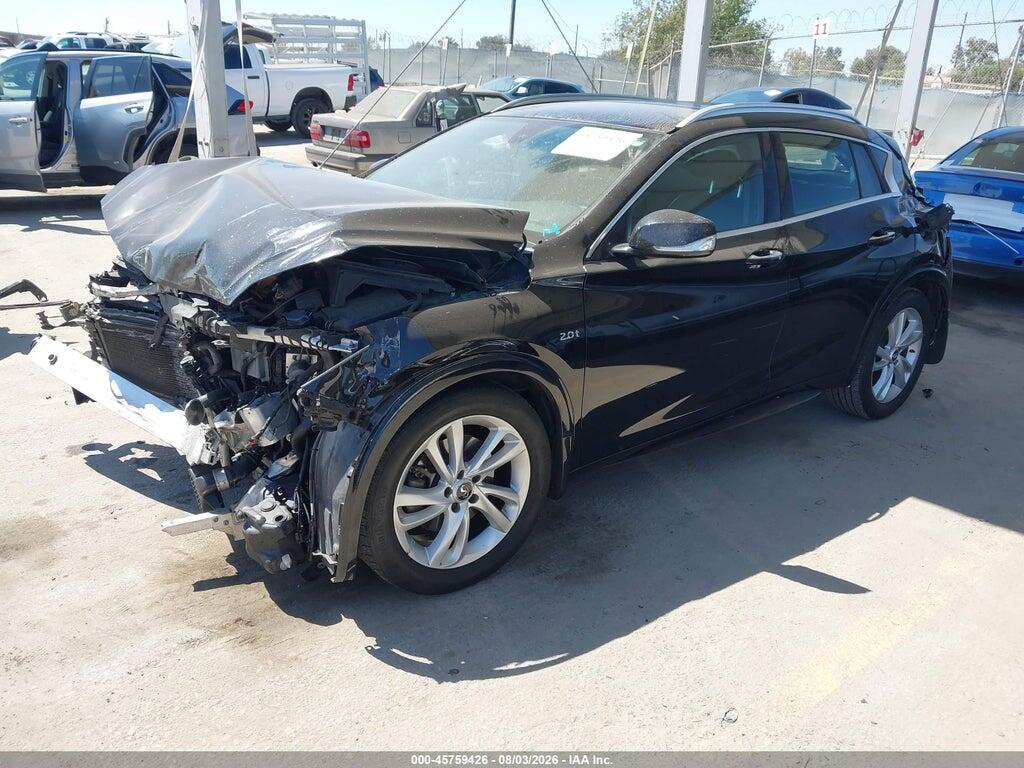 SJKCH5CP1JA057344 2018 INFINITI QX30 photo no. 2