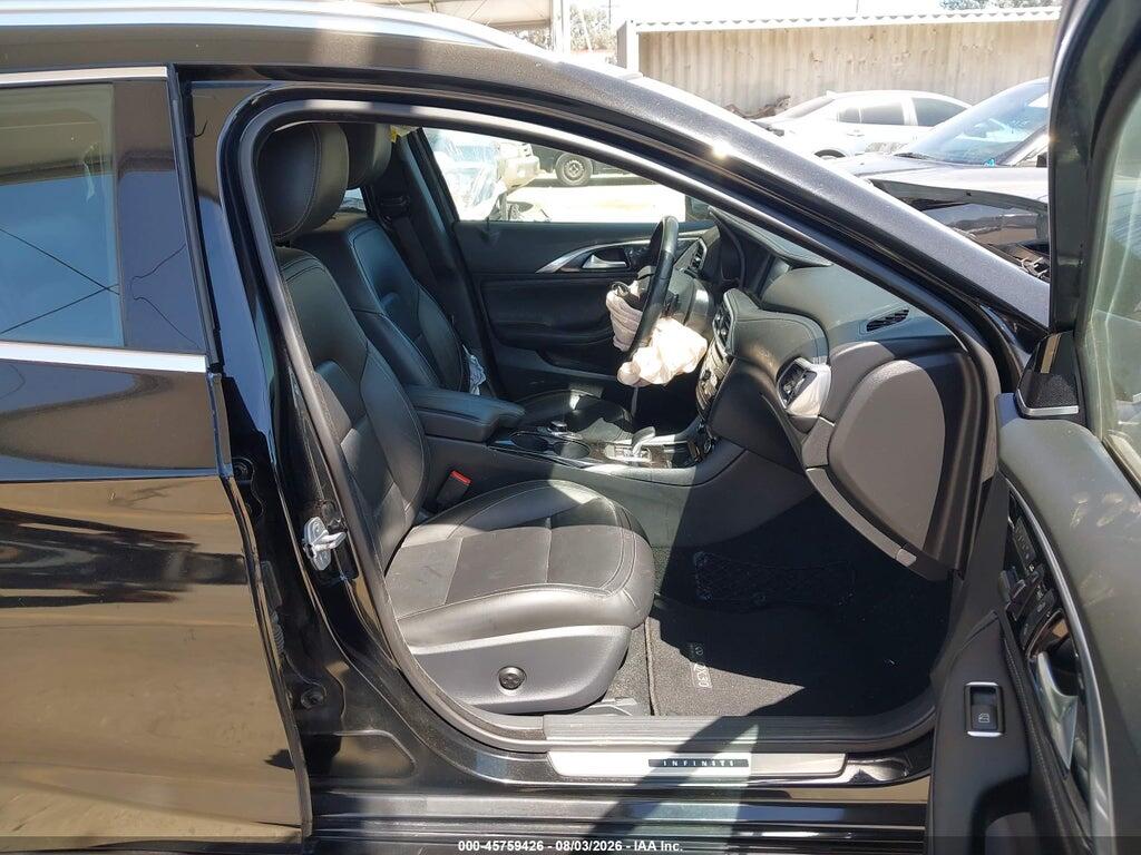 SJKCH5CP1JA057344 2018 INFINITI QX30 photo no. 5