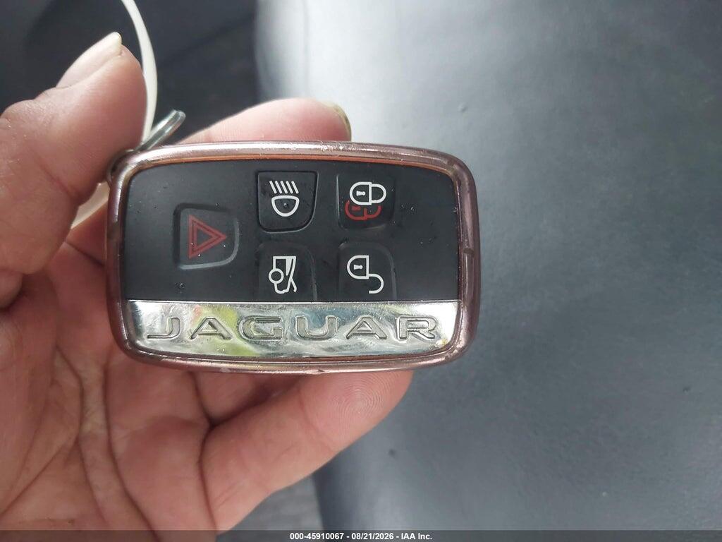 SAJAK4FX7JCP38048 2018 JAGUAR XE photo no. 10