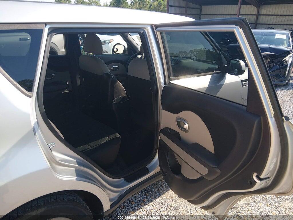 KNDJN2A27J7586707 2018 KIA SOUL photo no. 8