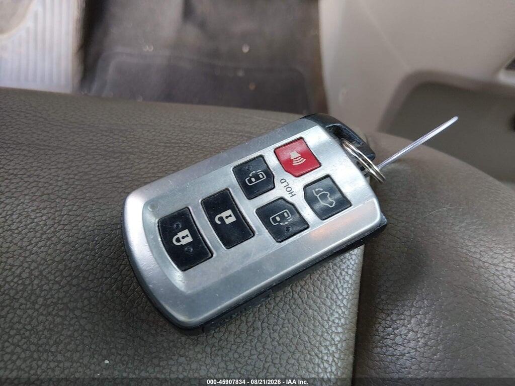 5TDYK3DC8FS573107 2015 TOYOTA SIENNA photo no. 11